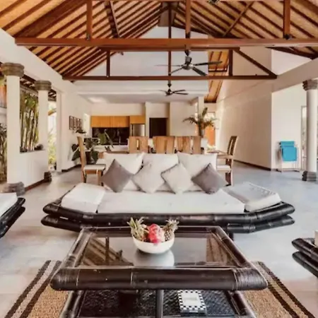 Villa Lotus Lembongan Exterior photo